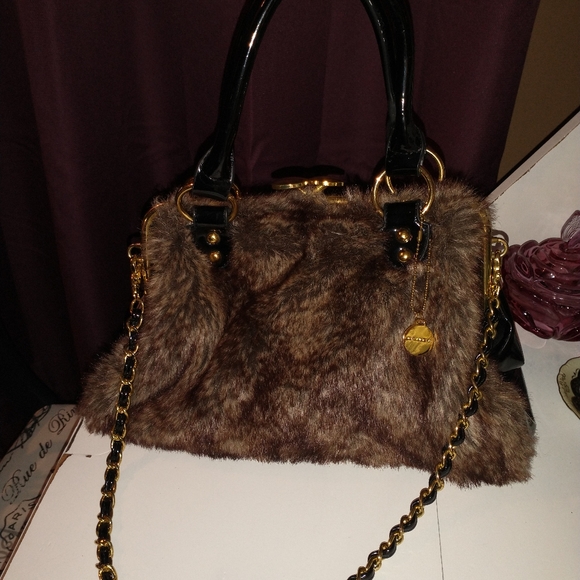 Fun! Fun! Fun! Faux Fur-Big Buddha Santa Barbara - Picture 10 of 10